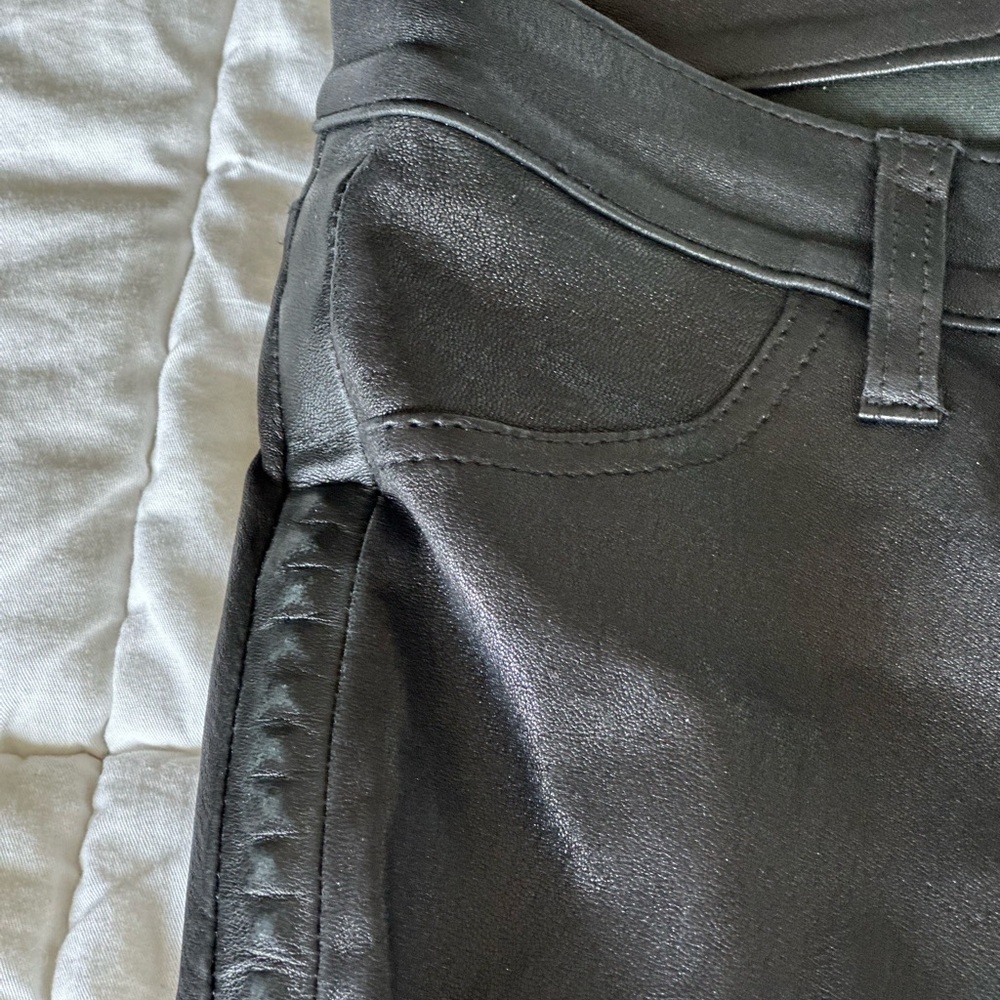 J Brand genuine leather, low rise size 26 - Picture 7 of 8